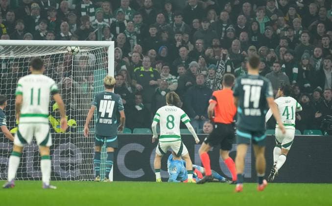 Reo Hatate of Celtic scores to give Celtic a 3-1 lead. Celtic v RB Leipzig, UEFA Champions League, Group Stage, Football, Celtic Park, Glasgow, Scotland, UK - 05 Nov 2024 EDITORIAL USE ONLY No use with unauthorised audio, video, data, fixture lists, club league logos or live services. Online in-match use limited to 120 images, no video emulation. No use in betting, games or single club league player publications. Copyright: xStuartxWallace Shutterstockx 14863772az