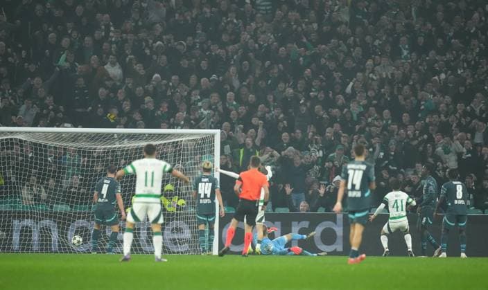 Reo Hatate of Celtic scores to give Celtic a 3-1 lead. Celtic v RB Leipzig, UEFA Champions League, Group Stage, Football, Celtic Park, Glasgow, Scotland, UK - 05 Nov 2024 EDITORIAL USE ONLY No use with unauthorised audio, video, data, fixture lists, club league logos or live services. Online in-match use limited to 120 images, no video emulation. No use in betting, games or single club league player publications. Copyright: xStuartxWallace Shutterstockx 14863772bc