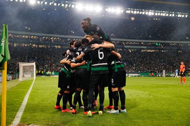 Team of Sporting seen celebrating after scoring goal during UEFA Champions League game between teams of Sporting CP and Manchester City FC (Maciej Rogowski) Lisbon Estadio Jose Alvalade Portugal Copyright: xMaciejxRogowskix scpcity2425-9