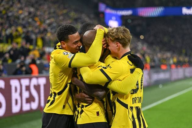 05 11 2024, Football, Champions League, Matchday 4, Season 2024 2025, Borussia Dortmund Sturm Graz, Donyell Malen Borussia Dortmund celebrates the 1-0 goal with the team xRHR PHOTO TKx Copyright: RHR-FOTOx RHR-FOTO TK