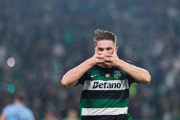 Viktor Gyokeres seen celebrating after scoring goal during UEFA Champions League game between teams of Sporting CP and Manchester City FC (Maciej Rogowski) Lisbon Estadio Jose Alvalade Portugal Copyright: xMaciejxRogowskix scpcity2425-13