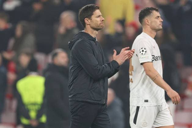 Bayer 04 Leverkusen head coach Xabi Alonso applauds the fans at full-time Liverpool v Bayer 04 Leverkusen, UEFA Champions League, Group Stage, Football, Anfield, Liverpool, UK - 05 Nov 2024 EDITORIAL USE ONLY No use with unauthorised audio, video, data, fixture lists, club league logos or live services. Online in-match use limited to 120 images, no video emulation. No use in betting, games or single club league player publications. Copyright: xPaulxCurrie Shutterstockx 14863785dv