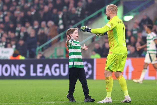 Celtic Glasgow RB Leipzig Champions League Glasgow, 05 11 2024, Celtic Park, Football, UEFA Champions League, Matchday 4 , Celtic Glasgow vs RB Leipzig , In the picture young speedster and goalkeeper Kasper Schmeichel 1, Celtic , Only editorial use Photo intended for editorial use only , UEFA regulations prohibit any use of photographs as image sequences and or quasi video ,