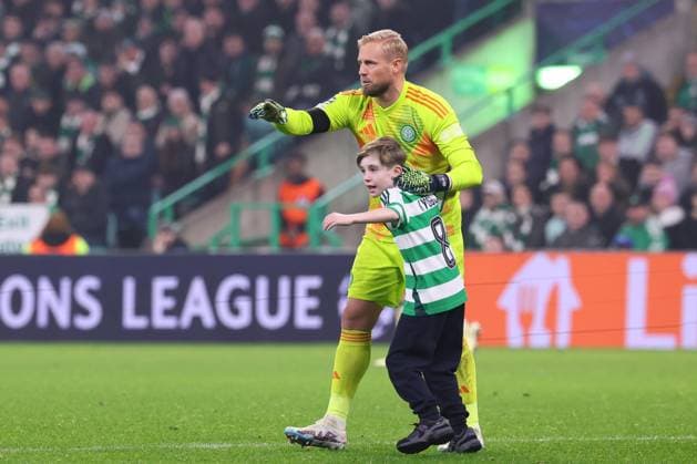 Celtic Glasgow RB Leipzig Champions League Glasgow, 05 11 2024, Celtic Park, Football, UEFA Champions League, Matchday 4 , Celtic Glasgow vs RB Leipzig , In the picture young speedster and goalkeeper Kasper Schmeichel 1, Celtic , Only editorial use Photo intended for editorial use only , UEFA regulations prohibit any use of photographs as image sequences and or quasi video ,