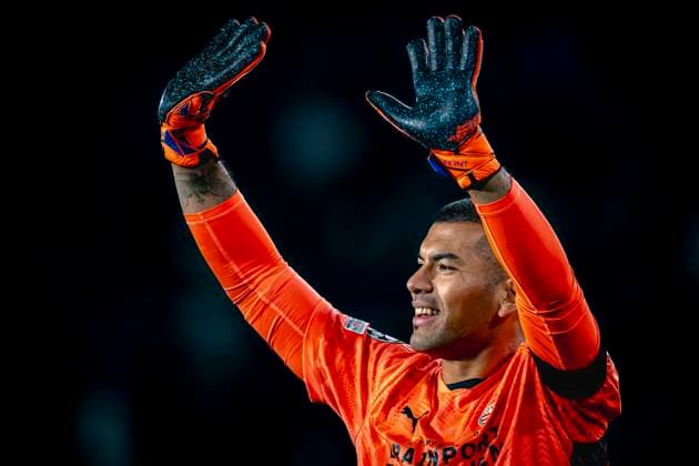 PSV Eindhoven Eindhoven goalkeeper Walter Benitez, during the match PSV Girona at the Philips stadium for the UEFA Champions League phase Matchday 4 season 2024 2025 in EINDHOVEN, Netherlands on 5 november 2024, photo by Marcel van Dorst EYE4images DeFodi Images not used in POL SRB CRO FRA GBR NED ITA USA Defodi 746 198221 Defodi-746 not used in POL SRB CRO FRA GBR NED ITA USA
