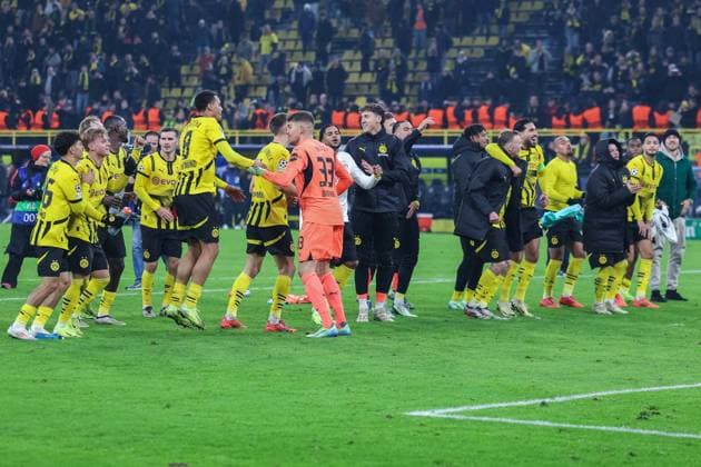 Soccer Champions League Matchday 4 Borussia Dortmund Sturm Graz on 05 11 2024 at Signal Iduna Park in Dortmund Dortmund Dortmund celebrates in front of the fans after the match xJRx