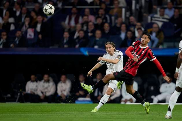 November 5, 2024, Madrid, Madrid, Spain: Luka Modric of Real Madrid CF and Tijjani Reijnders of AC Milan during the UEFA Champions League football match between Real Madrid CF and AC Milan at Santiago Bernabeu Stadium in Madrid, Spain, November 5, 2024 Madrid Spain - ZUMAa206 20241105_zsp_a206_014 Copyright: xRubenxAlbarranx