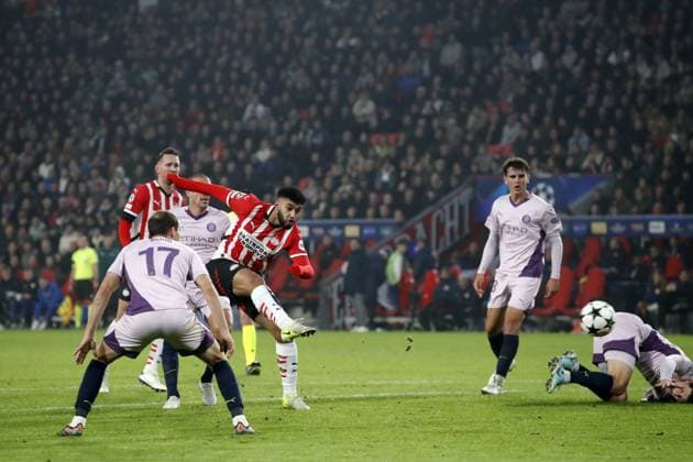 EINDHOVEN - (l-r) Daley Blind of Girona FC, Ismael Saibari of PSV Eindhoven later scores a disallowed 3-0 during the UEFA Champions league match between PSV Eindhoven and Girona FC at Phillips Stadium on Nov. 5, 2024 in Eindhoven, Netherlands. ANP Hollandse Hoogte BART STOUTJESDIJK UEFA Champions League 2024 25 League Phase MD4 2024 25 xVIxANPxSportx xBartxStoutjesdijkxIVx 512778875 originalFilename: 512778875.jpg