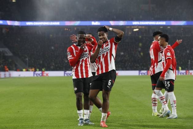 EINDHOVEN - (l-r) Johan Bakayoko of PSV Eindhoven, Ryan Flamingo of PSV Eindhoven, Fredrik Oppegard of PSV Eindhoven celebrate 3-0 during the UEFA Champions league match between PSV Eindhoven and Girona FC at Phillips stadium on Nov. 5, 2024 in Eindhoven, Netherlands. ANP Hollandse Hoogte BART STOUTJESDIJK UEFA Champions League 2024 25 League Phase MD4 2024 25 xVIxANPxSportx xBartxStoutjesdijkxIVx 512778938 originalFilename: 512778938.jpg