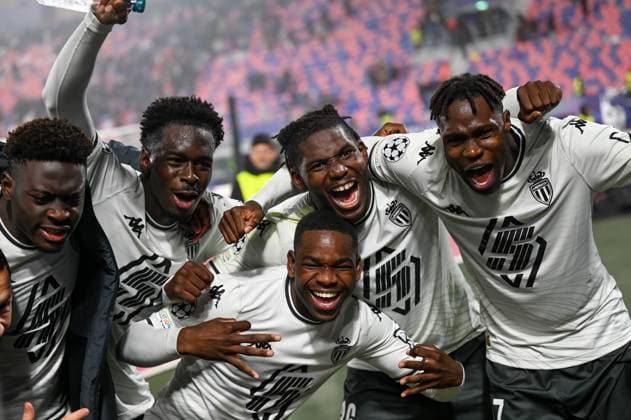 Sport Bilder des Tages AS Monaco FC player celebrates a victory at the end of match during Bologna FC vs AS Monaco, UEFA Champions League football match in Bologna, Italy, November 05 2024  Copyright: xAlessioxMarini IPAxSportx xipa-ax xx IPA_51301184 IPA_Agency_IPA51301184