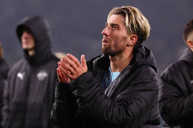 Celtic Glasgow RB Leipzig Champions League Glasgow, 05 11 2024, Celtic Park, Fußball, UEFA Champions League, 4 Spieltag , Celtic Glasgow vs RB Leipzig 3 1 2 1 , Im Bild Kevin Kampl 44, RB Leipzig vor der Fankurve , Only editorial use Foto nur zur redaktionellen Nutzung bestimmt , UEFA regulations prohibit any use of photographs as image sequences and or quasi video ,