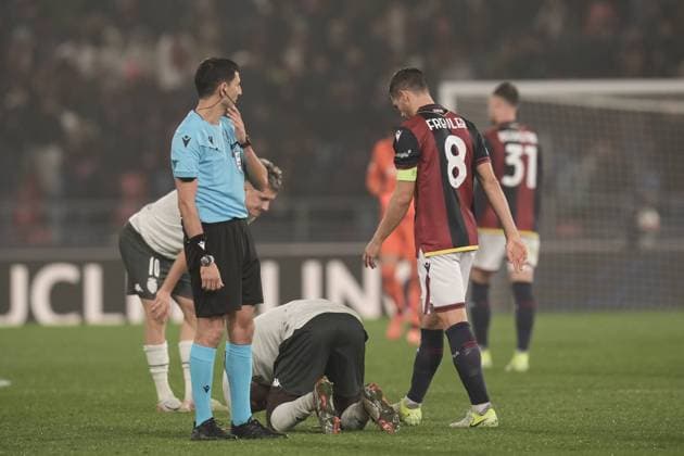 Bologna s Remo Freuler leaves the field with head down at the end of the Uefa Champions League 2024 2025 soccer match between Bologna and Monaco at Renato Dall Ara Stadium - Soccer - Bologna, Italy - Tuesday November 5, 2024  Copyright: xMassimoxPaolone LaPressex