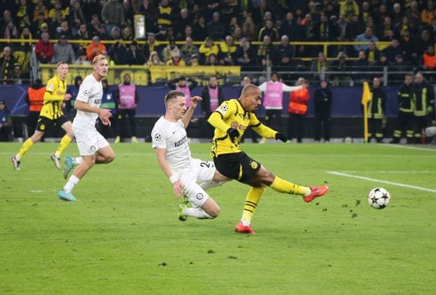 05 11 2024, xgrfx, Football UEFA Champions League, Borussia Dortmund Sturm Graz emspor, v l Tor, Donyell Malen Borussia Dortmund DFL DFB REGULATIONS PROHIBIT ANY USE OF PHOTOGRAPHS as IMAGE SEQUENCES and or QUASI VIDEO Dortmund