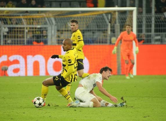05 11 2024, xgrfx, Football UEFA Champions League, Borussia Dortmund Sturm Graz emspor, v l Donyell Malen Borussia Dortmund , William Böving Sturm Graz DFL DFB REGULATIONS PROHIBIT ANY USE OF PHOTOGRAPHS as IMAGE SEQUENCES and or QUASI VIDEO Dortmund