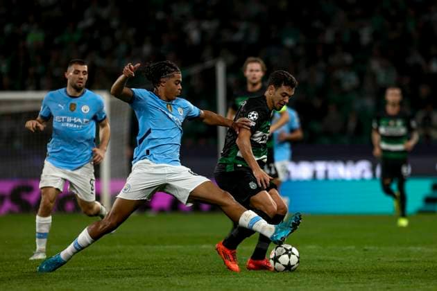 Pedro Goncalves midfielder of Sporting CP battle for the ball with Jahmai Simpson-Pusey defender of Manchester City during the UEFA Champions League 2024 25 League Phase MD4 match between Sporting Clube de Portugal and Manchester City at Estadio Jose Alvalade on November 05, 2024 in Lisbon, Portugal. UEFA Champions League - Sporting CP vs Manchester City (Valter Gouveia SPP) Copyright: xValterxGouveia SPPx spp-en-VaGo-VG_L1565