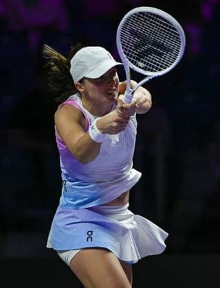 WTA, Tennis Damen Finals 2024 - Day 4 RIYADH, SAUDI ARABIA - NOVEMBER 05: Iga Swiatek of Poland during her match against Coco Gauff of USA, on day 4 of the 2024 WTA Finals, part of the Hologic WTA Tour, held at King Saud University Indoor Arena on November 05, 2024, in Riyadh, Saudi Arabia. Riyadh Saudi Arabia  Copyright: xArturxWidakx originalFilename:widak-wtafinal241105_npVXE.jpg