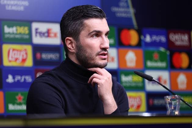 05 11 2024, Football, UEFA Champions League, Borussia Dortmund SK Sturm Graz, Matchday 4, Signal Iduna Park, 2024 2025 season Coach Nuri Sahin Head coach BVB grabs his collar at the post-match press conference North Rhine-Westphalia Germany