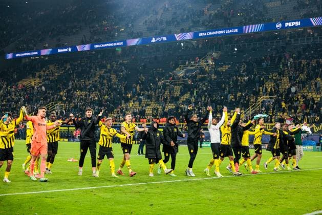 UEFA Champions League Borussia Dortmund SK Sturm Graz 05 11 2024 The Borussia Dortmund players celebrate the victory in front of the curve UEFA Champions League Borussia Dortmund SK Sturm Graz, Dortmund, SIGNAL IDUNA PARK Copyright: xBEAUTIFULxSPORTS Wunderlx