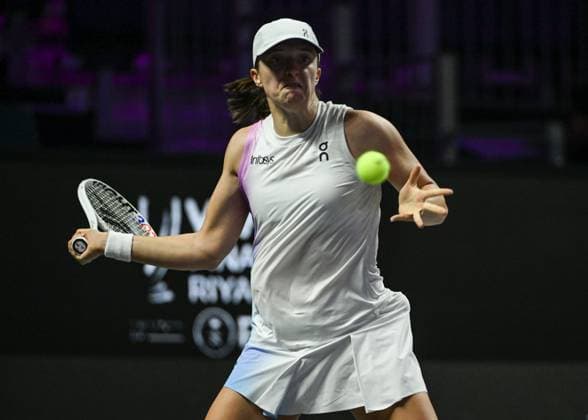 WTA, Tennis Damen Finals 2024 - Day 4 RIYADH, SAUDI ARABIA - NOVEMBER 05: Iga Swiatek of Poland during her match against Coco Gauff of USA, on day 4 of the 2024 WTA Finals, part of the Hologic WTA Tour, held at King Saud University Indoor Arena on November 05, 2024, in Riyadh, Saudi Arabia. Riyadh Saudi Arabia  Copyright: xArturxWidakx originalFilename:widak-wtafinal241105_np2Eg.jpg