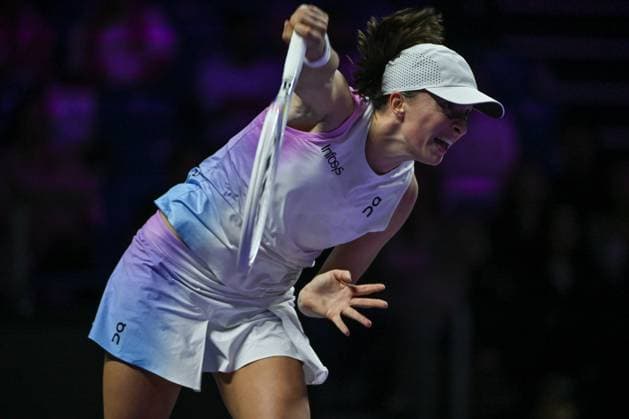 WTA, Tennis Damen Finals 2024 - Day 4 RIYADH, SAUDI ARABIA - NOVEMBER 05: Iga Swiatek of Poland during her match against Coco Gauff of USA, on day 4 of the 2024 WTA Finals, part of the Hologic WTA Tour, held at King Saud University Indoor Arena on November 05, 2024, in Riyadh, Saudi Arabia. Riyadh Saudi Arabia  Copyright: xArturxWidakx originalFilename:widak-wtafinal241105_npKJn.jpg