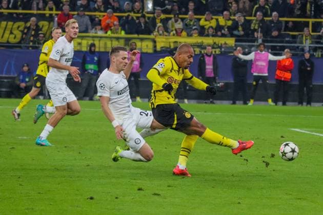 Dortmund, Germany 05 November 2024 Champions League 2024 2025 Borussia Dortmund vs Sturm Graz In the picture from left the second scorer Donyell Malen BVB scores the goal for Borussia Dortmund Signal Iduna Park North Rhine-Westphalia 1 0 Copyright: xFotostandx xFantinix