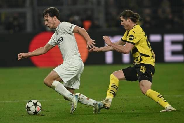 v li in duel William Boving Graz 15 Marcel Sabitzer Dortmund 20 05 11 2024 Soccer, Champions League, Borussia Dortmund vs Sturm Graz, Signal Iduna Park, Dortmund, NRW Germany Copyright: xpepphotox xHorstxMauelshagenx pep00321, pep_20241105_hm_0893