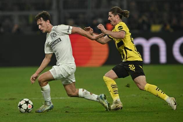 v li in duel William Boving Graz 15 Marcel Sabitzer Dortmund 20 05 11 2024 Soccer, Champions League, Borussia Dortmund vs Sturm Graz, Signal Iduna Park, Dortmund, NRW Germany Copyright: xpepphotox xHorstxMauelshagenx pep00321, pep_20241105_hm_0895