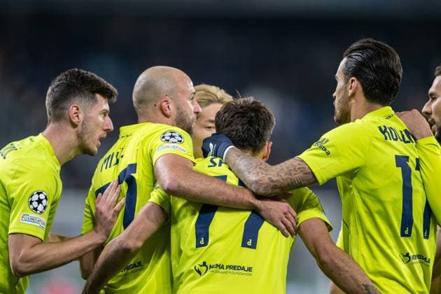 GNK Dinamo Zagreb players a goal celebrate during UEFA Champions league match, SK Slovan Bratislava - GNK Dinamo Zagreb , 05. november 2024, Tehelne pole Stadium, Bratislava, Slovakia Copyright: xMICHALxFAJT,ZOSPORTU.SKx DSC_4281