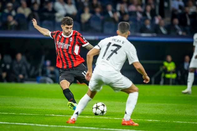Real Madrid CF vs AC Milan- UEFA Champions League - 05 11 2024 Christian Pulisic of AC Milan during the match against Lucas Vazquez of Real Madrid CF during the UEFA Champions League match between Real Madrid CF and AC Milan at Estadio Santiago Bernabeu on November 05, 2024 in Madrid, Spain. Madrid Spain Copyright: xPGSxPhotoxagencyx