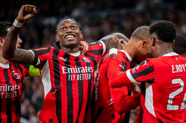 Real Madrid C.F. v AC Mailand - UEFA Champions League 2024 25 League Phase MD3 Rafael Leao of AC Milan (L) celebrates a goal with his teammates during the UEFA Champions League 2024 25 League Phase MD4 match between Real Madrid C.F. and AC Milan at Estadio Santiago Bernabeu on November 5, 2024 in Madrid, Spain. Madrid Estadio Santiago Bernabeu Madrid Spain Copyright: xAlbertoxGardinx AGardin_20241105_Football_Champions_Real_Madrid_Milan_784