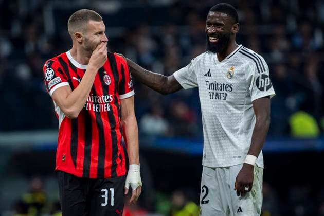 Sport Themen der Woche KW45 Sport Bilder des Tages Real Madrid C.F. v AC Mailand - UEFA Champions League 2024 25 League Phase MD3 Strahinja Pavlovic of AC Milan (L) argues with Antonio Rudiger of Real Madrid CF (R) during the UEFA Champions League 2024 25 League Phase MD4 match between Real Madrid C.F. and AC Milan at Estadio Santiago Bernabeu on November 5, 2024 in Madrid, Spain. Madrid Estadio Santiago Bernabeu Madrid Spain Copyright: xAlbertoxGardinx AGardin_20241105_Football_Champions_Real_Madrid_Milan_816