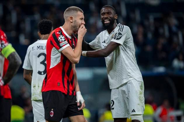 Real Madrid C.F. v AC Mailand - UEFA Champions League 2024 25 League Phase MD3 Strahinja Pavlovic of AC Milan (L) argues with Antonio Rudiger of Real Madrid CF (R) during the UEFA Champions League 2024 25 League Phase MD4 match between Real Madrid C.F. and AC Milan at Estadio Santiago Bernabeu on November 5, 2024 in Madrid, Spain. Madrid Estadio Santiago Bernabeu Madrid Spain Copyright: xAlbertoxGardinx AGardin_20241105_Football_Champions_Real_Madrid_Milan_817