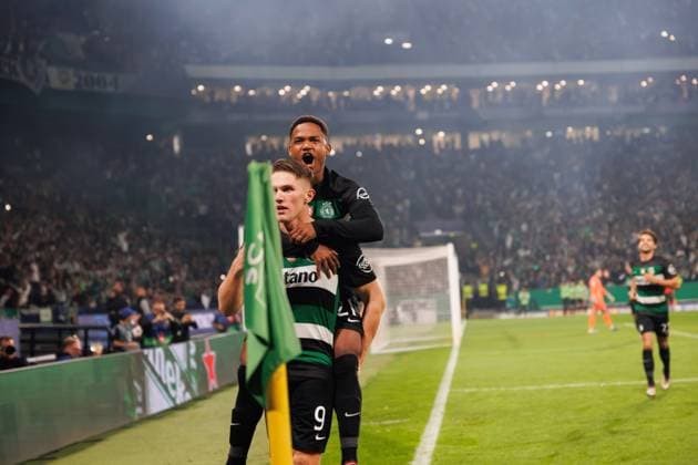Sporting CP Vs Manchester City FC in Lisbon - 05 Nov 2024 Viktor Gyokeres and Geny Catamo (Sporting CP) seen celebrating a goal during the UEFA Champions League game between teams of Sporting CP and Manchester City FC. Final score; Sporting 4:1 Manchester City Lisbon Portugal Copyright: xMaciejxRogowskix xSOPAxImagesx MROGOWSKI_scpcity2425-41