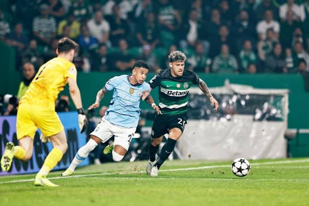 (L-R) Savinho (ManC), Maximiliano Araujo (SportingCP), NOVEMBER 5, 2024 - Football Soccer : UEFA Champions League League phase match day 4 between Sporting Clube de Portugal 4-1 Manchester City at the Estadio Jose Alvalade in Lisbon, Portugal. Noxthirdxpartyxsales  (272402976)