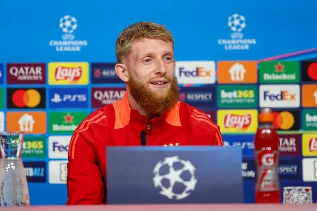 Jan Niklas Beste Benfica Lisbon, SL Benfica, 37 , laughs, laughing, Ger, International Press Conference, Benfica Lisbon, SL Benfica, Football, UEFA Champions League, Matchday 4, Season 2024 2025, 05 11 2024, Ger, International Press Conference, Benfica Lisbon, SL Benfica, Football, UEFA Champions League, Matchday 4, Season 2024 2025, 05 11 2024 Muenchen Copyright: xEibner-Pressefoto JennixMaulx EP_JML