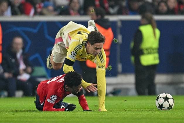 20241105 Champions League Day 4 LOSC vs Juventus Angel Gomes (8) of Lille and Kenan YÄ±ldÄ±z (10) of Juventus fighting for the ball during a soccer game between French Lille Olympique Sporting Club and Italian Juventus in the UEFA Champions League League Phase day 4 of the 2024-25 season, on Tuesday 5 November 2024 in Lille , France . PHOTO SPORTPIX David Catry Lille Decathon Stadium Pierre Mauroy France  Copyright: xIsosportx xDavidxCatryxDavidxCatryx