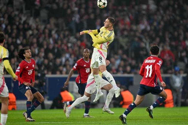 20241105 Champions League Day 4 LOSC vs Juventus Teun Koopmeiners (8) of Juventus pictured in action during a soccer game between French Lille Olympique Sporting Club and Italian Juventus in the UEFA Champions League League Phase day 4 of the 2024-25 season, on Tuesday 5 November 2024 in Lille , France . PHOTO SPORTPIX David Catry Lille Decathon Stadium Pierre Mauroy France  Copyright: xIsosportx xDavidxCatryxDavidxCatryx