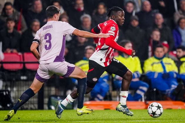 EINDHOVEN, NETHERLANDS - NOVEMBER 5: Johan Bakayoko of PSV dribbles with the ball under pressure from Miguel Gutierrez of Girona FC during the UEFA Champions League 2024 25 League Phase MD4 match between PSV Eindhoven and Girona FC at PSV Stadion on November 5, 2024 in Eindhoven, Netherlands. (Photo by Rene Nijhuis) SOC  Copyright: xRenexNijhuis