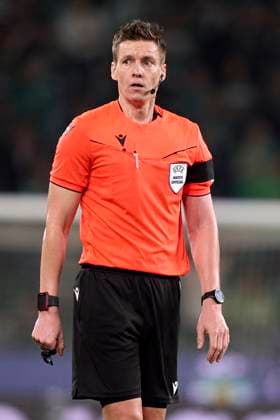 Sporting Clube de Portugal v Manchester City - UEFA Champions League 2024 25 League Phase MD4 Referee Daniel Siebert reacts during the UEFA Champions League match between Sporting CP and Manchester City at Jose Alvalade Stadium in Lisbon, Portugal, on November 5, 2024. Lisbon, Portugal Lisbon Portugal  Copyright: xJosexManuelxAlvarezxReyx originalFilename:alvarezrey-notitle241105_npum1.jpg