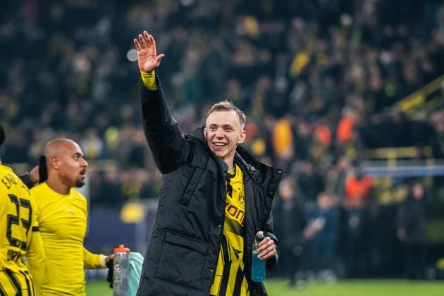 Borussia Dortmund v SK Sturm Graz - UEFA Champions League 2024 25 League Phase MD4 Maximilian Beier of Borussia Dortmund greets fans after winning the UEFA Champions League 2024 25 League Phase MD4 soccer match between Borussia Dortmund and SK Sturm Graz at BVB Stadion Dortmund in Dortmund, Germany, on November 5, 2024. Dortmund Germany  Copyright: xHeshamxElsherifx originalFilename:elsherif-notitle241105_npv17.jpg