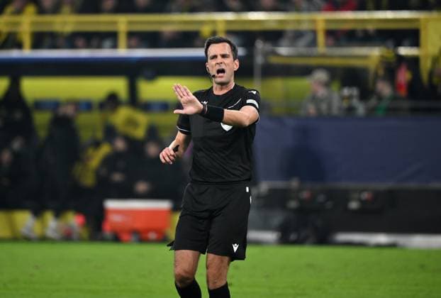 Referee Erik Lambrechts BEL 05 11 2024, Football UEFA Champions League 2024 25, Matchday 4 Borussia Dortmund SK Sturm Graz 1 0 Dortmund Signal Iduna Park Nordrhein Westfalen Germany Team2