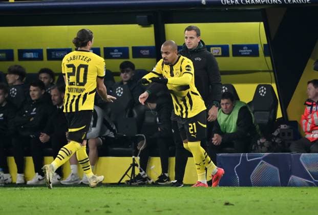 Player change Donyell Malen Borussia Dortmund comes for Marcel Sabitzer Borussia Dortmund 05 11 2024, Football UEFA Champions League 2024 25, 4 Matchday Borussia Dortmund SK Sturm Graz 1 0 Dortmund Signal Iduna Park Nordrhein Westfalen Germany Team2