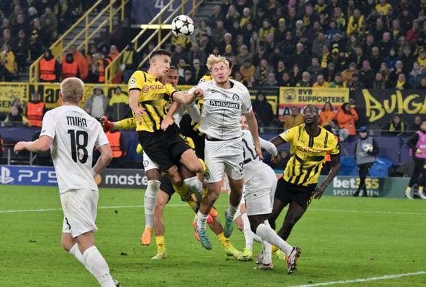 Nico Schlotterbeck Borussia Dortmund , Niklas Geyrhofer Sturm Graz , from left , right Serhou Guirassy Borussia Dortmund 05 11 2024, Football UEFA Champions League 2024 25, Matchday 4 Borussia Dortmund SK Sturm Graz 1 0 Dortmund Signal Iduna Park Nordrhein Westfalen Germany Team2