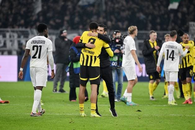 Coach Nuri Sahin Borussia Dortmund hugs Felix Nmecha Borussia Dortmund 05 11 2024, Football UEFA Champions League 2024 25, Matchday 4 Borussia Dortmund SK Sturm Graz 1 0 Dortmund Signal Iduna Park Nordrhein Westfalen Germany Team2