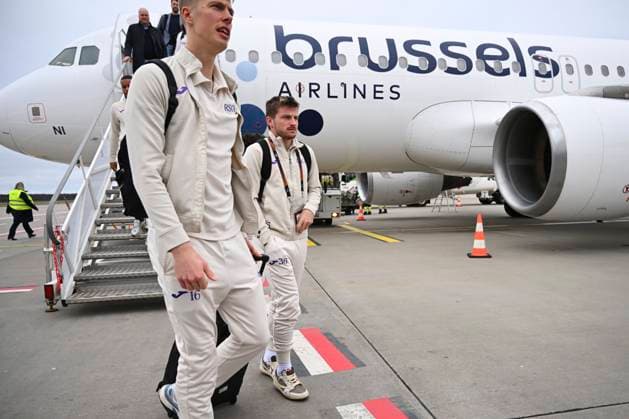 KF RFS v RSC Anderlecht - UEFA Europa League Media Activities 06 11 2024 RIGA DAUGAVA, LATVIA - NOVEMBER 06 : Kikkenborg Mads goalkeeper of RSC Anderlecht and Dreyer Anders forward of RSC Anderlecht pictured during arrival at the Riga airport prior to the UEFA Europa League phase matchday 4 between KF RFS and RSC Anderlecht on November 6, 2024 in Riga Daugava, Latvia, 06 11 2024 Riga Daugava Latvia  Copyright: xVincentxKalutx