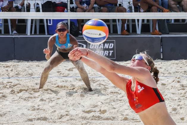 (241106) -- LAGUNA PROVINCE, Nov. 6, 2024 -- Yekaterina Ryukhova (R) of Kazakhstan competes against Mary Klymince Orillaneda of the Philippines during the women s pool F match between Genesa Jane Eslapor Mary Klymince Orillaneda of the Philippines and Anastassiya Ukolova Yekaterina Ryukhova of Kazakhstan at the Asian Volleyball Confederation (AVC) 2024 Asian Senior Beach volleyball, Beachvolleyball Championships in Laguna Province, the Philippines on Nov. 6, 2024. ) (SP)PHILIPPINES-LAGUNA PROVINCE-AVC 2024 ASIAN SENIOR BEACH VOLLEYBALL CHAMPIONSHIPS ROUELLExUMALI 
