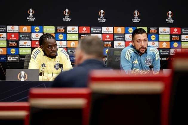 AMSTERDAM - Bertrand Traore and Trainer Francesco Farioli of Ajax during the press conference, PK, Pressekonferenz prior to the Europa League match against Maccabi Tel Aviv at the Johan Cruijff ArenA on Nov. 6, 2024 in Amsterdam, Netherlands. ANP ROBIN VAN LONKHUIJSEN UEFA Europa League 2024 25 xVIxANPxSportx xxANPxIVx 512823709 originalFilename: 512823709.jpg