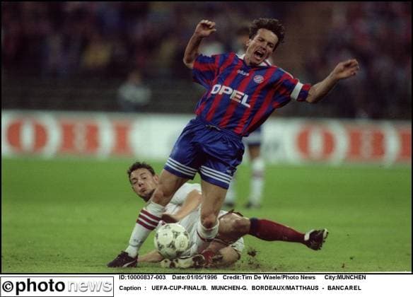 Archivbilder der Woche SPORT KW45 UEFA-CUP-FINAL B. MUNCHEN-G. BORDEAUX MATTHAUS - BANCAREL MUNCHEN  Copyright: xTimxDexWaelex S57754 MATTHAUS