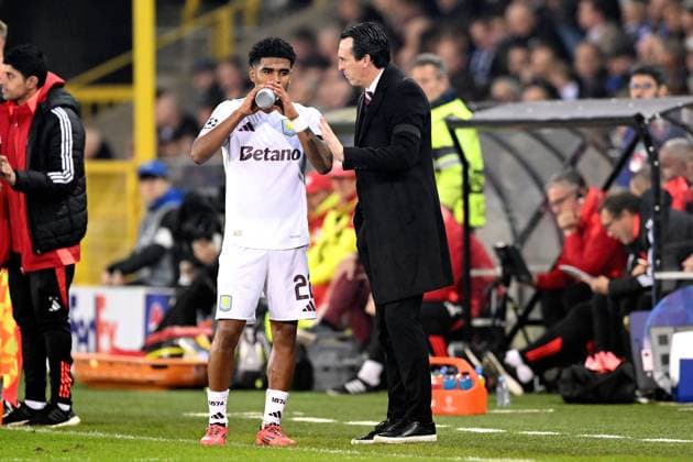 BRUGGE - (l-r) Ian Maatsen of Aston Villa FC, Aston Villa FC coach Unai Emery during the UEFA Champions League match between Club Brugge and Aston Villa FC at the Jan Breydel Stadium on Nov. 6, 2024 in Bruges, Belgi . ANP Hollandse Hoogte UEFA Champions League 2024 25 League phase 4 2024 25 xVIxANPxSportx xGerritxvanxKeulenxIVx 512838422 originalFilename: 512838422.jpg