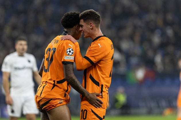 UEFA Champions League FC Shakhtar Donetsk BSC Young Boys 06 11 2024 Kevin FC Shakhtar Donetsk, 37 , Georgy Sudakov FC Shakhtar Donetsk, 10 UEFA Champions League FC Shakhtar Donetsk BSC Young Boys Arena AufSchalke, Gelsenkirchen 06 11 2024 Copyright: xBEAUTIFULxSPORTS Buriakovx